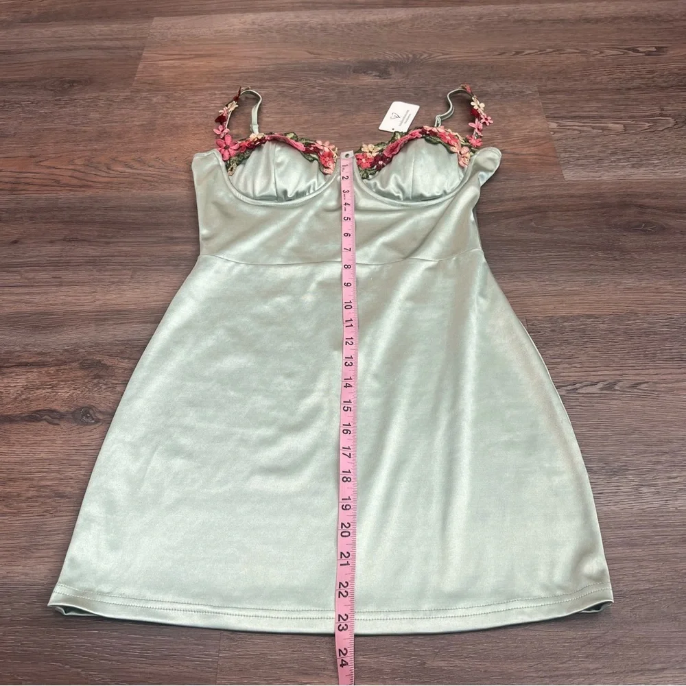 NWT Windsor Floral Satin Mini Dress Large Green Bodycon Sweetheart Embroidered - Picture 12 of 12